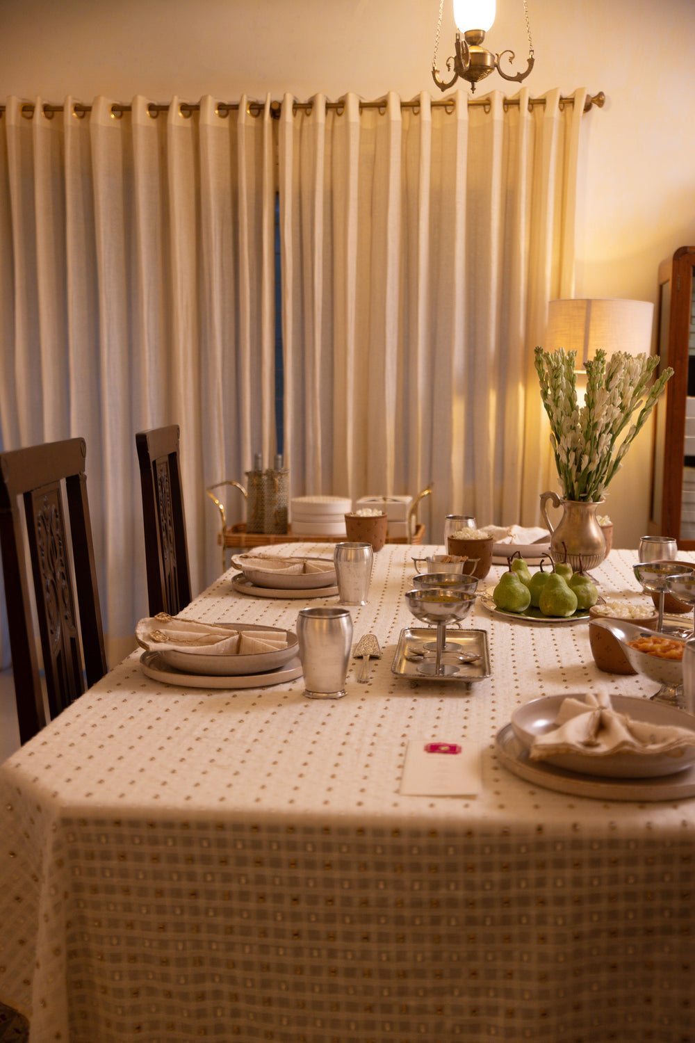 JHILMIL TABLE COVER